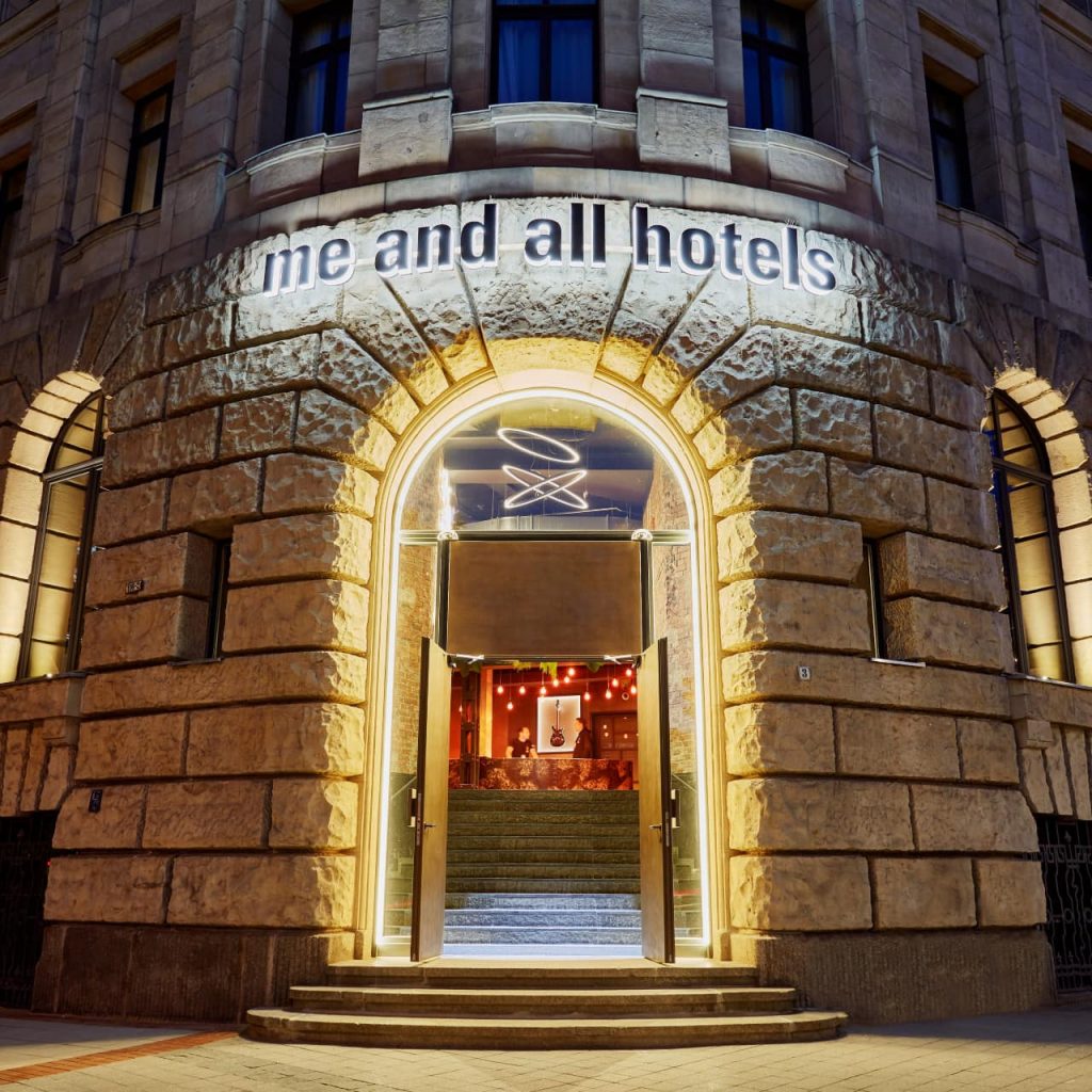 me and all Hotels